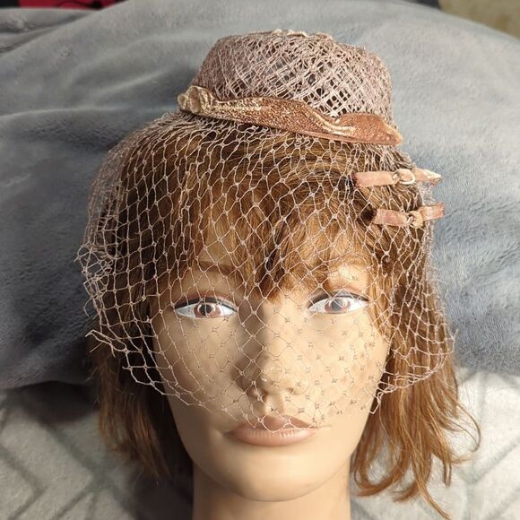 Wedding fascinator, taupe fascinator, taupe pill box with veil - Picture 2 of 10